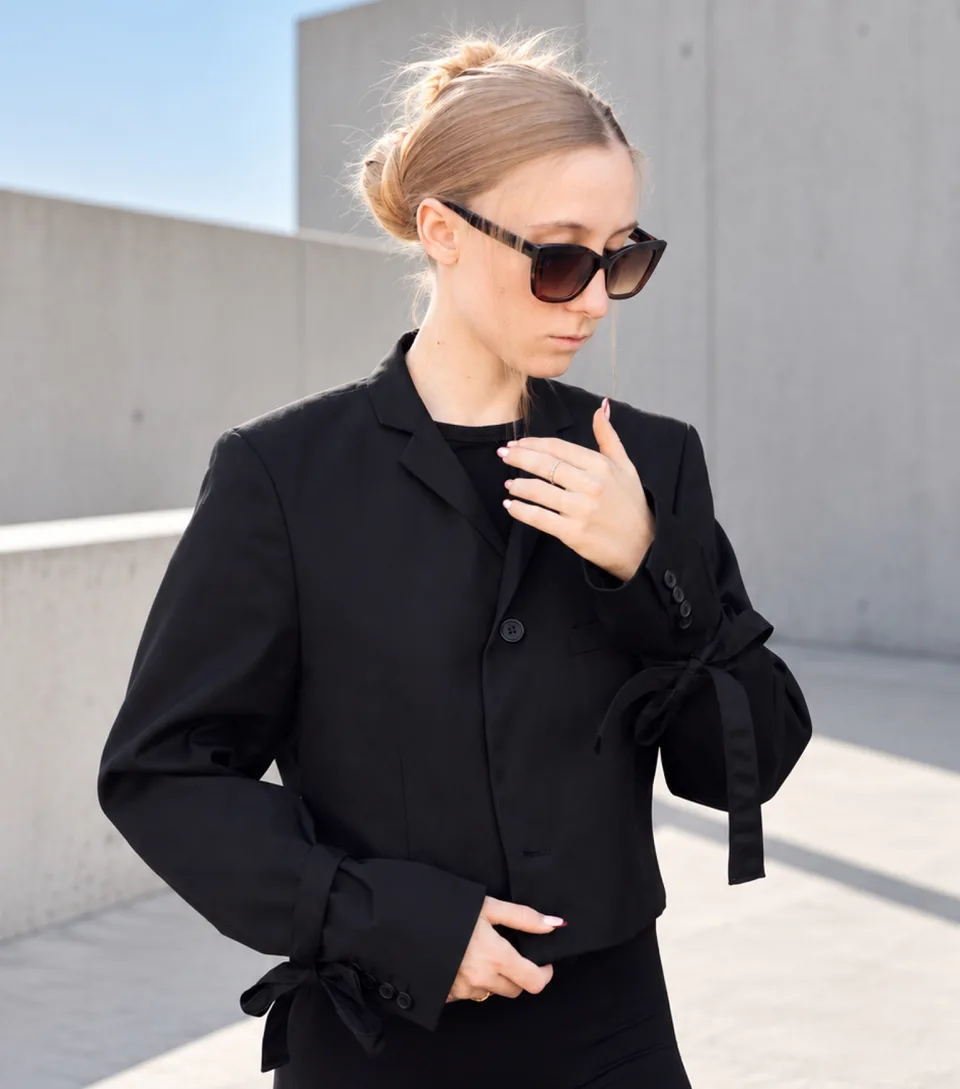 Detail of Dejvice 11 black blazer showing the inner pocket and lining